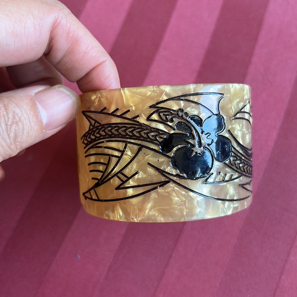 Handpainted CUFF BRACELET with black floral plumeria motif raised unique - Picture 6 of 13